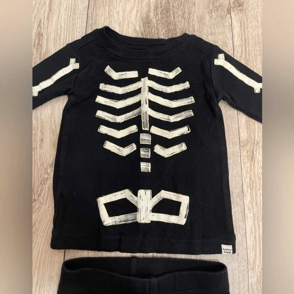 Gap 6-12 Month Skeleton Pajamas